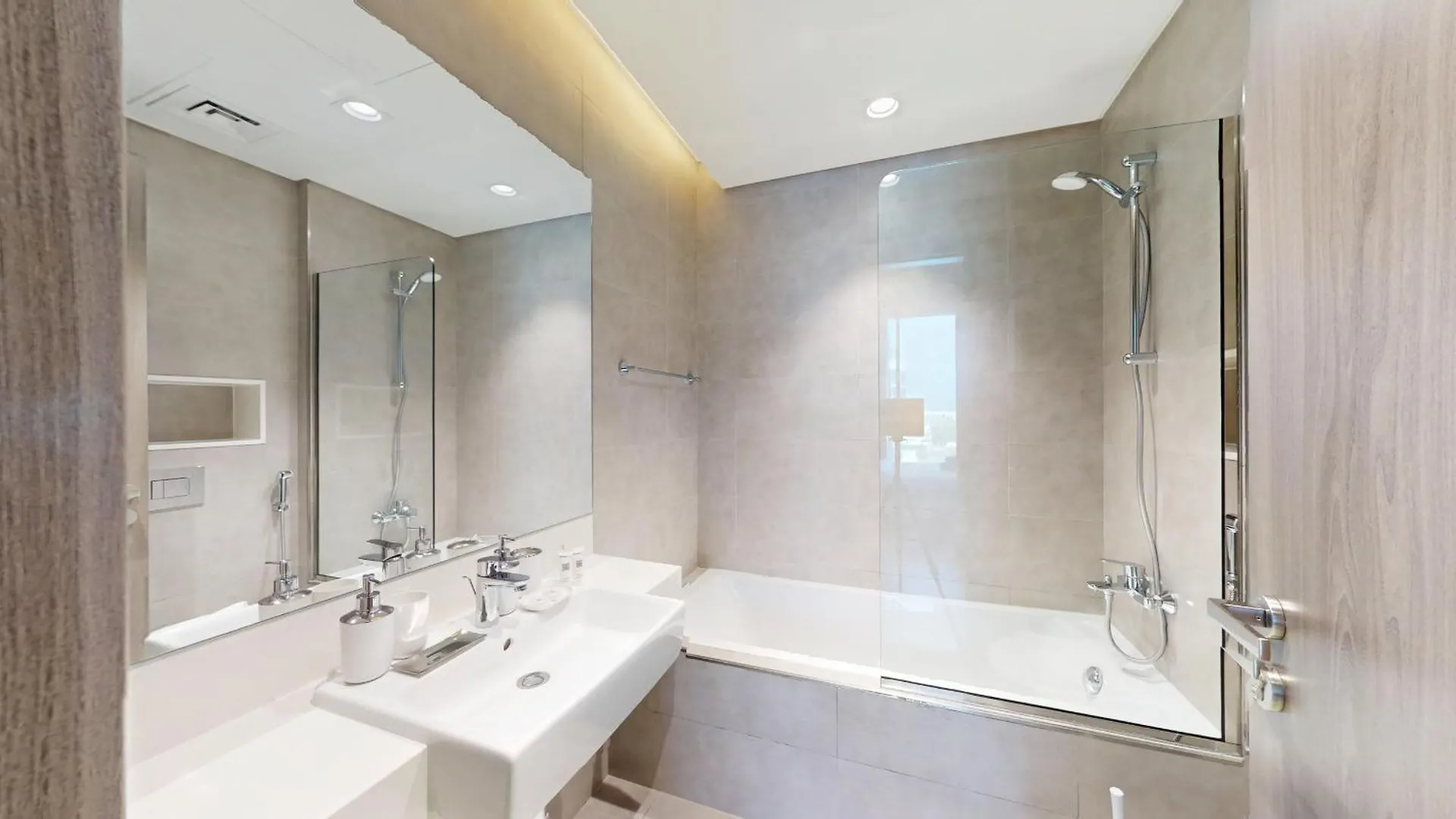 Primestay - Shoreline 1Br In District One Dubai 0*,